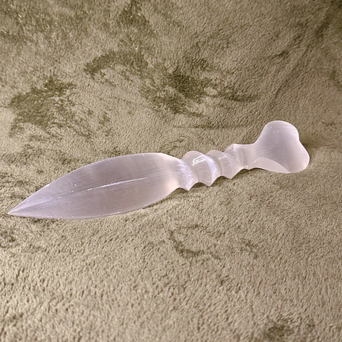 Punhal de Selenite com Coração 22cm – Limpeza Energética