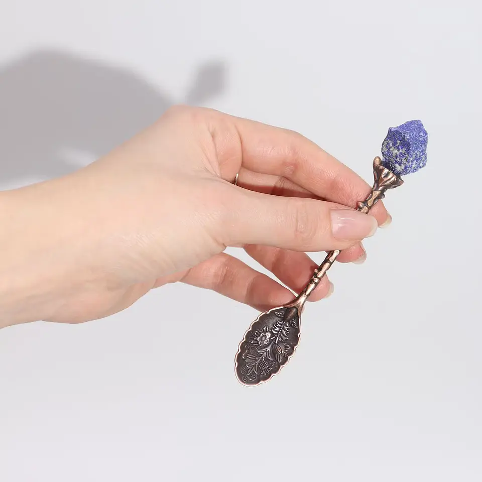 Conjunto de 7 Colheres de Bronze com Pedras Naturais – Rituais e Intenções 2