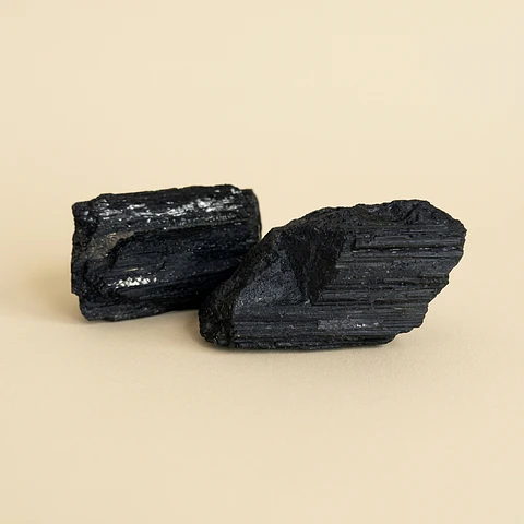 Turmalina Negra Bruta 50-70g – Proteção e Limpeza Energética