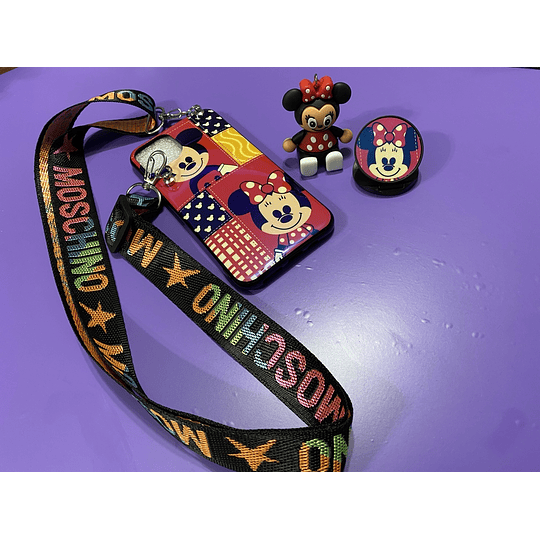 Carcasa disney con accesorios (pop socket, muñeco, colgante) iphone 11 pro