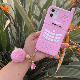 Carcasa telefono BARBIE Rosa iphone 11 (Incluye pom pom)