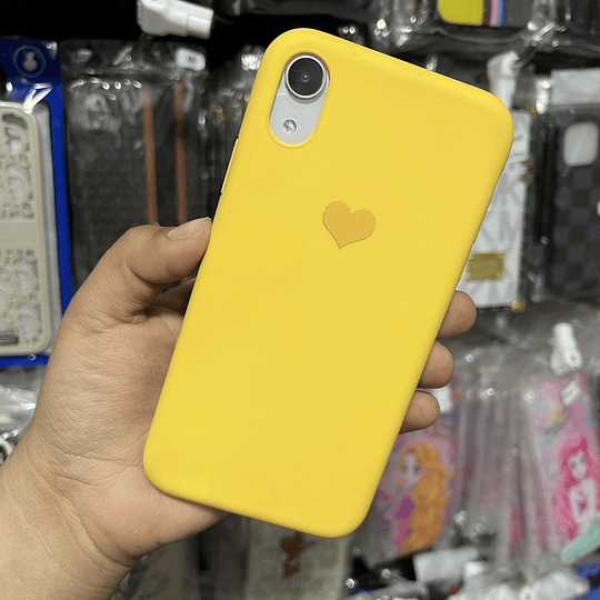 Carcasa Corazon color mostaza iPhone XR 