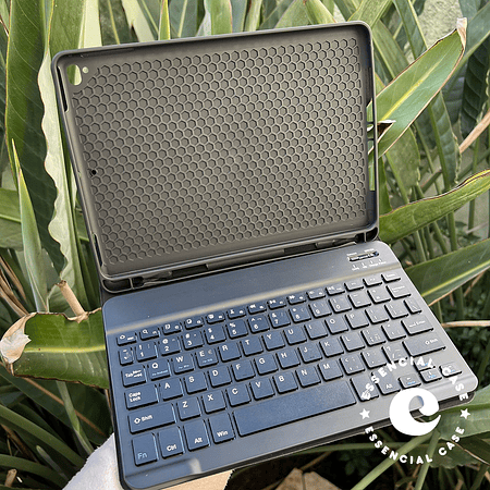 Carcasa NEGRA para iPad generacion GEN 5 - 6 / AIR 1 - 2 con teclado 