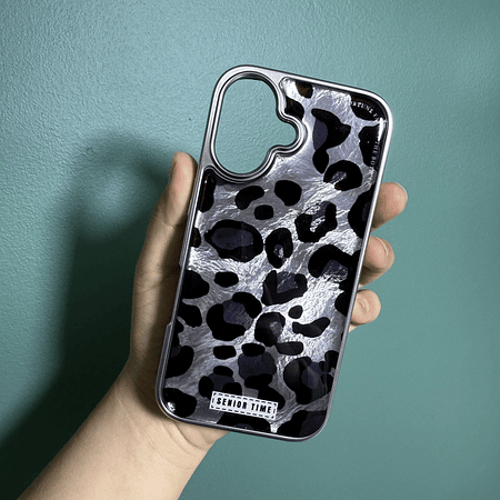 Carcasa iPhone 16 animal print 