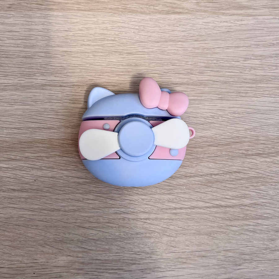 Funda airpods gen. 1 y 2 “Hello Kitty Celeste” 