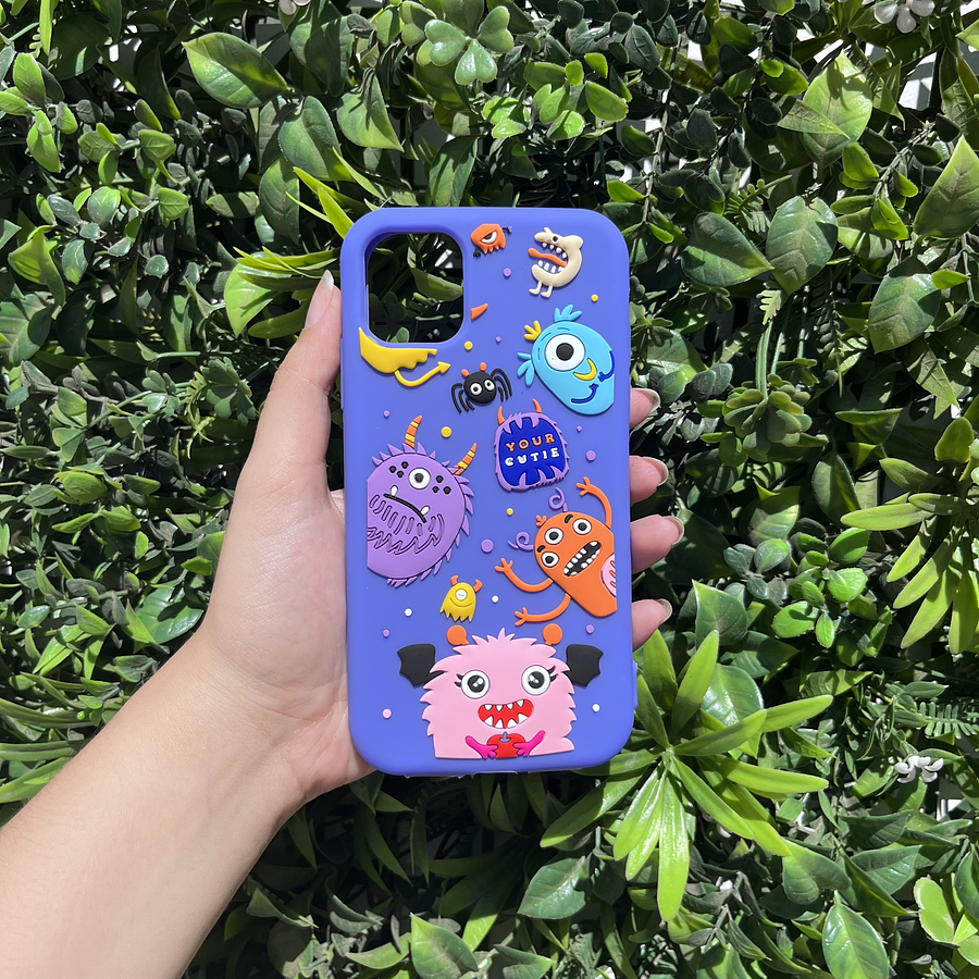 Carcasa Iphone 11 diseño Monstruos morados 