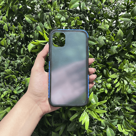 Carcasa Iphone 11 con Transparencia azulada y textura 