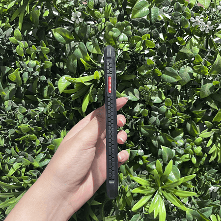 Carcasa Iphone 11 diseño Transparente con bordes negros y textura 