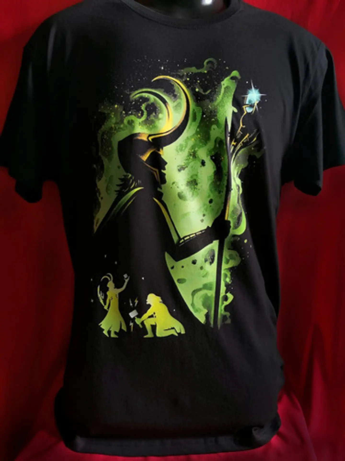 Polera Marvel Loki - Kneel Before Me | Estilo Exclusivo 2