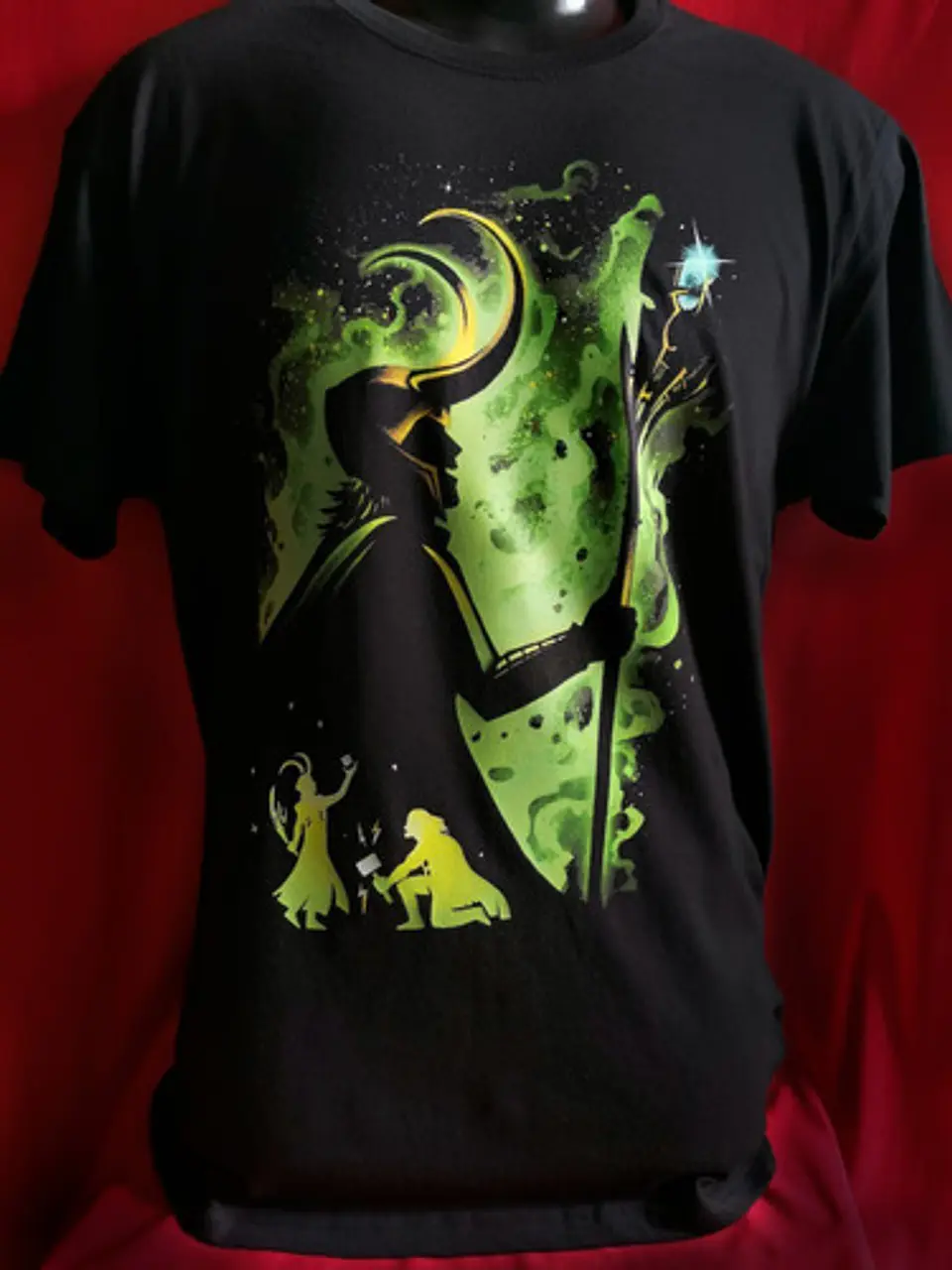 Polera Marvel Loki - Kneel Before Me | Estilo Exclusivo 2