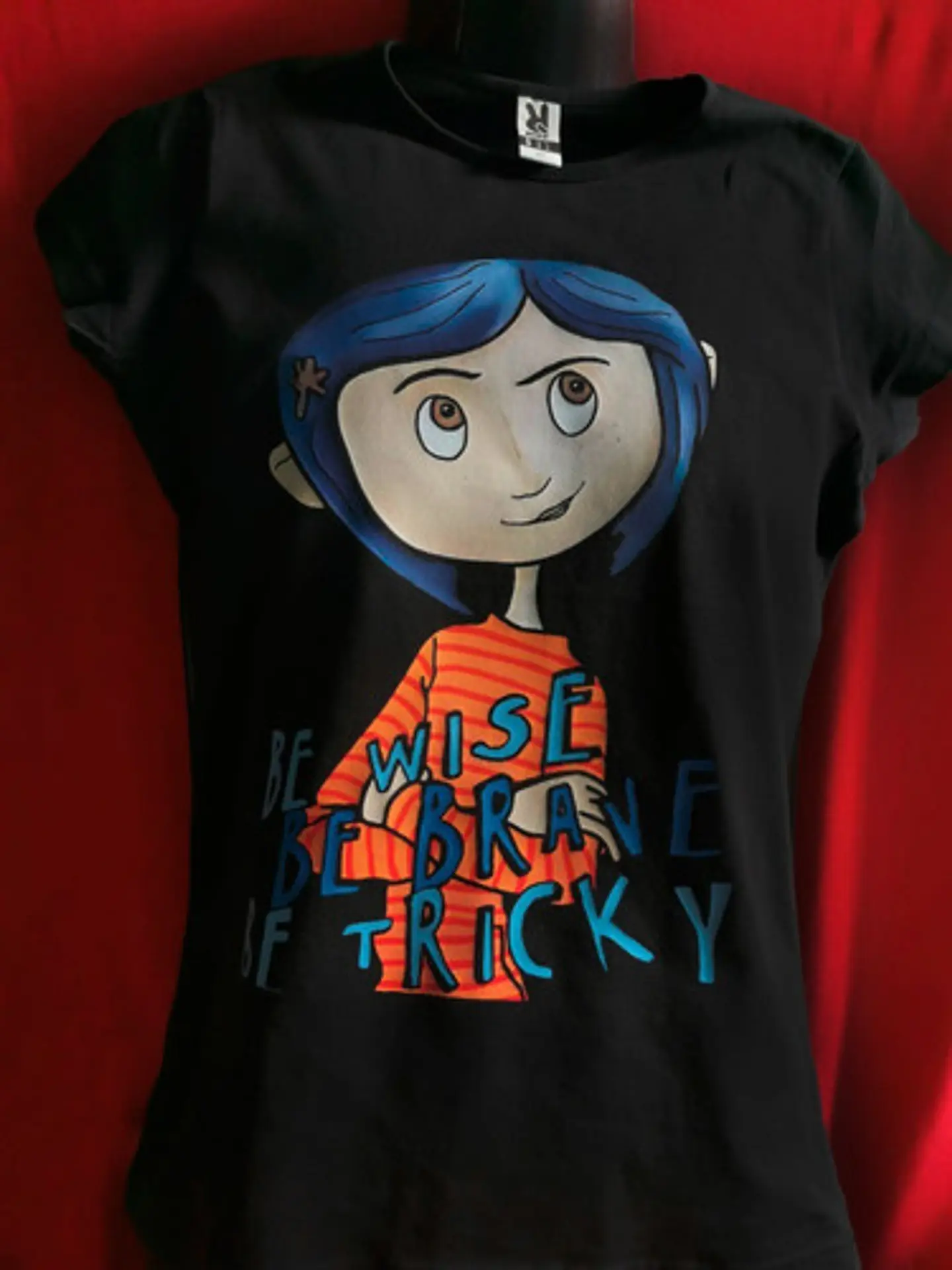 Polera Peliculas - Coraline - Be Wise, Be Brave, Be Tricky | Estilo Exclusivo 2