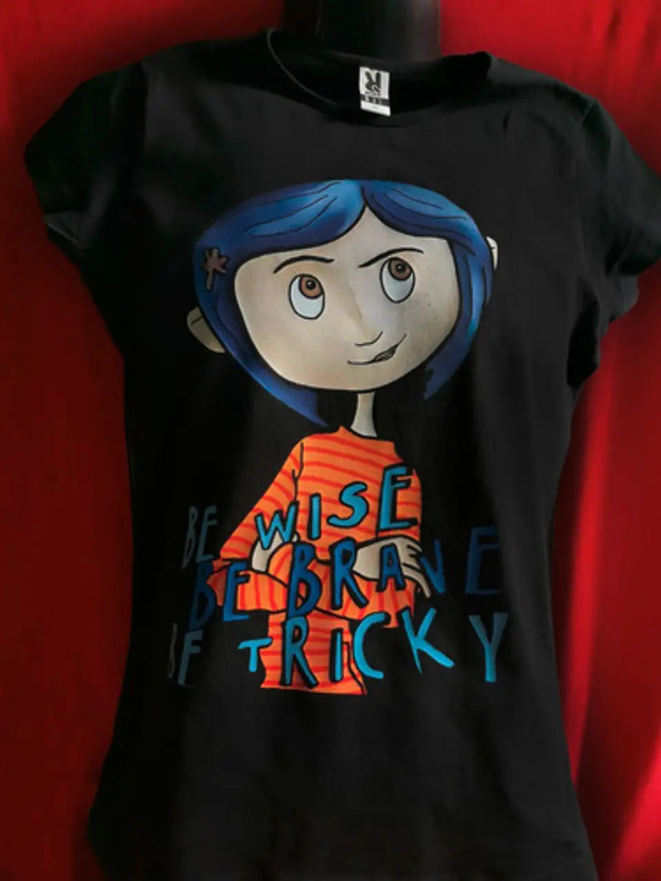 Polera Peliculas - Coraline - Be Wise, Be Brave, Be Tricky | Estilo Exclusivo 2