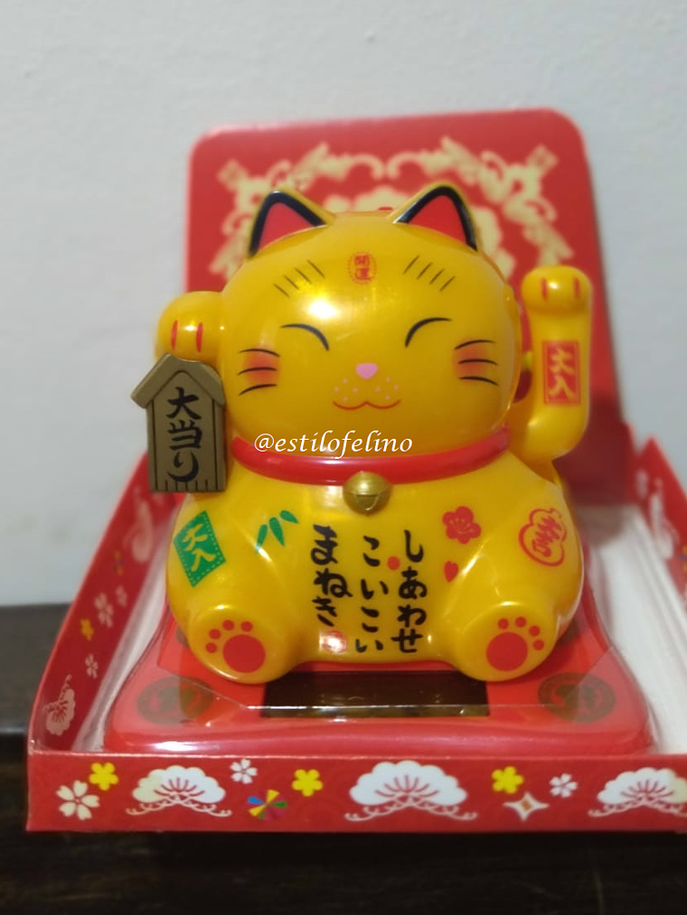 Gato de la suerte solar 4