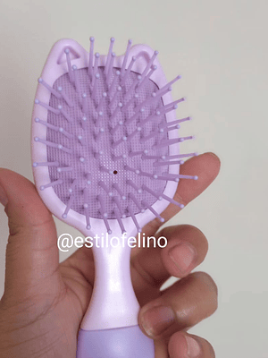 Cepillo pequeño con forma de gato