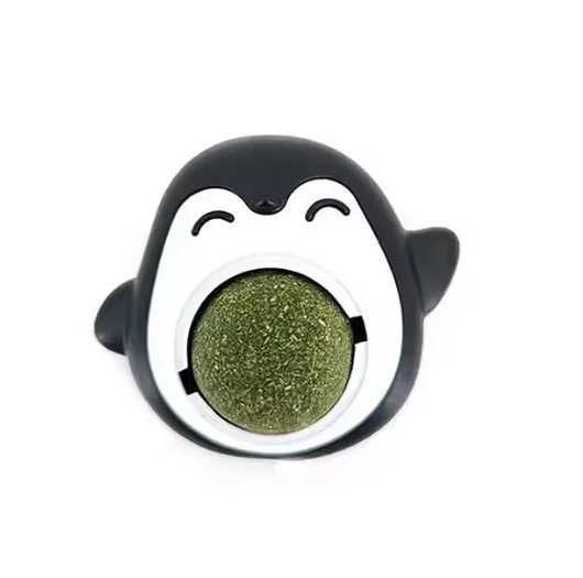 Pinguino con bola de catnip 