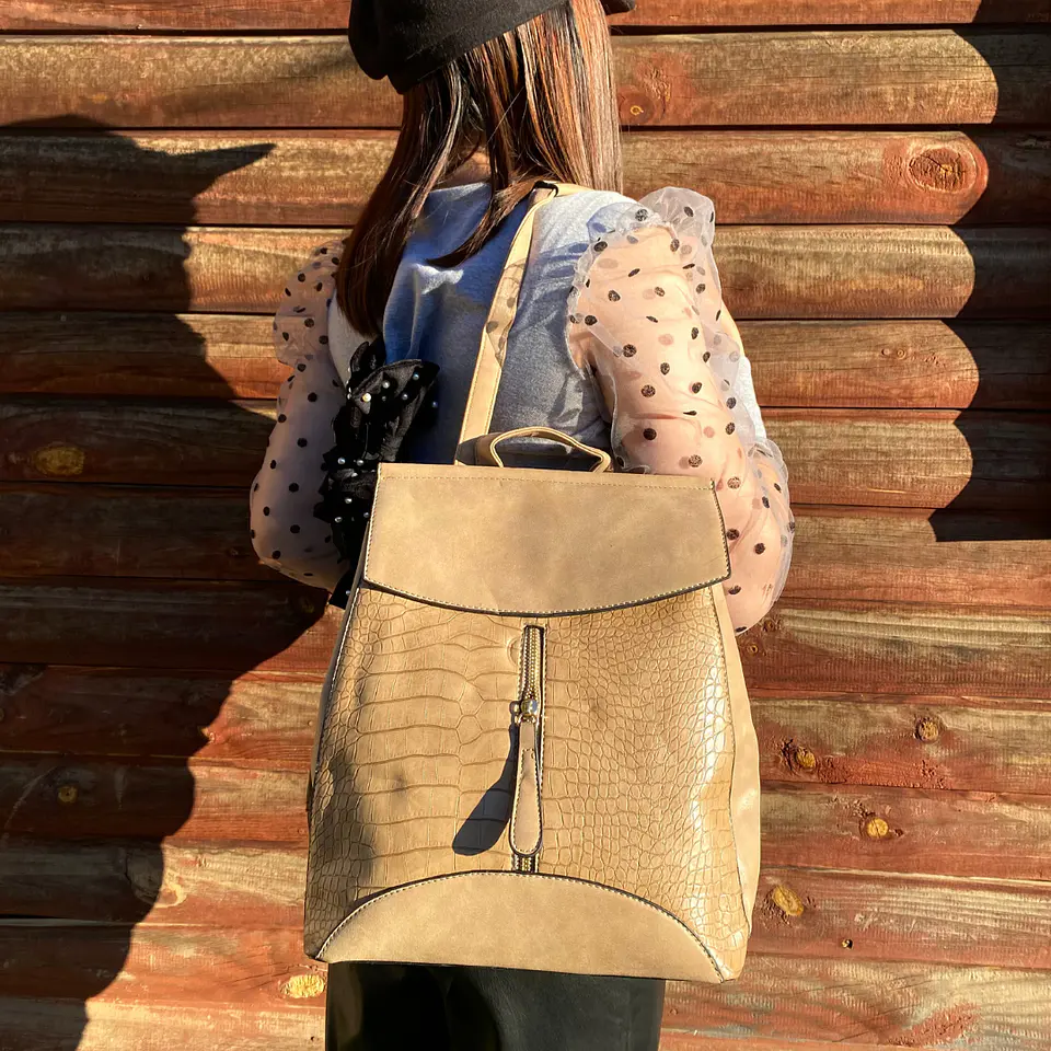 Mochila y Cartera Eco Cuero beige 2