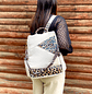 Mochila y Cartera Animal Print Beige antirrobo - Miniatura 2