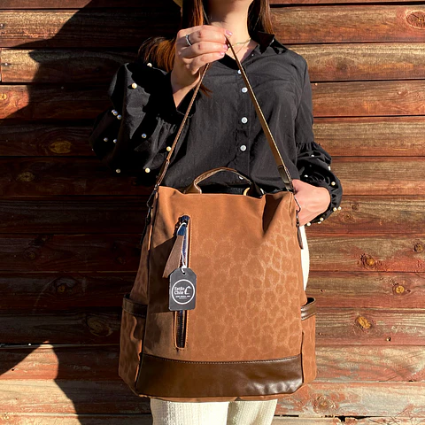 Mochila y Cartera Antirrobo Café Mujer 3