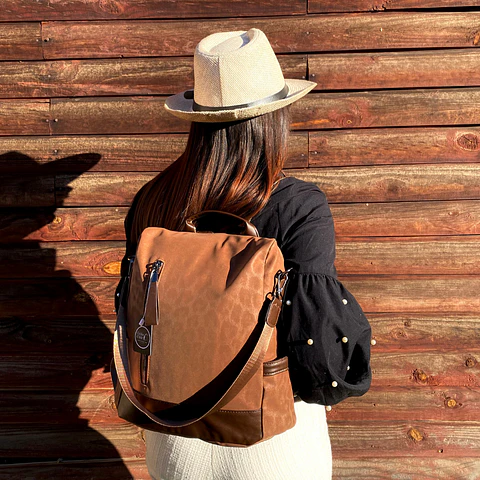 Mochila y Cartera Antirrobo Café Mujer 2