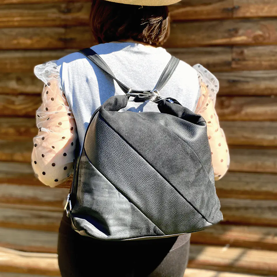 Cartera y Mochila Negra (Con capacidad para Pc 14