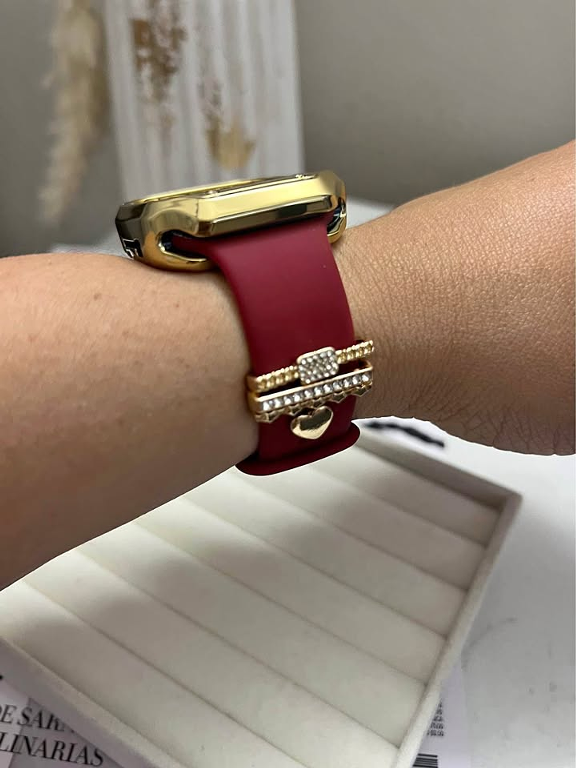 Kit Luxury Full Gold para Apple Watch: Correa Silicone Premium + Set de 4 Pines + Bumper Gold 3