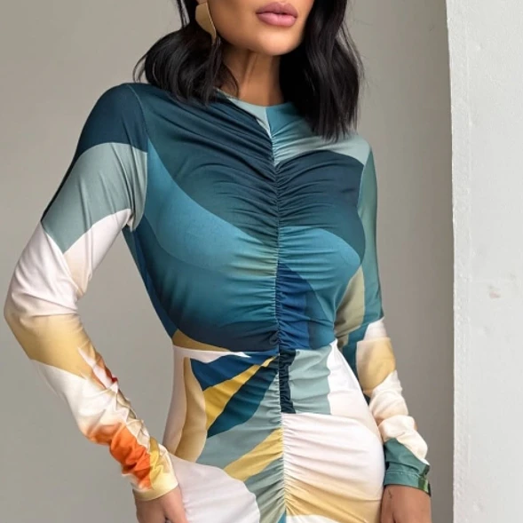 Vestido Largo Ajustado con Estampado Floral Artístico y Drapeado 2