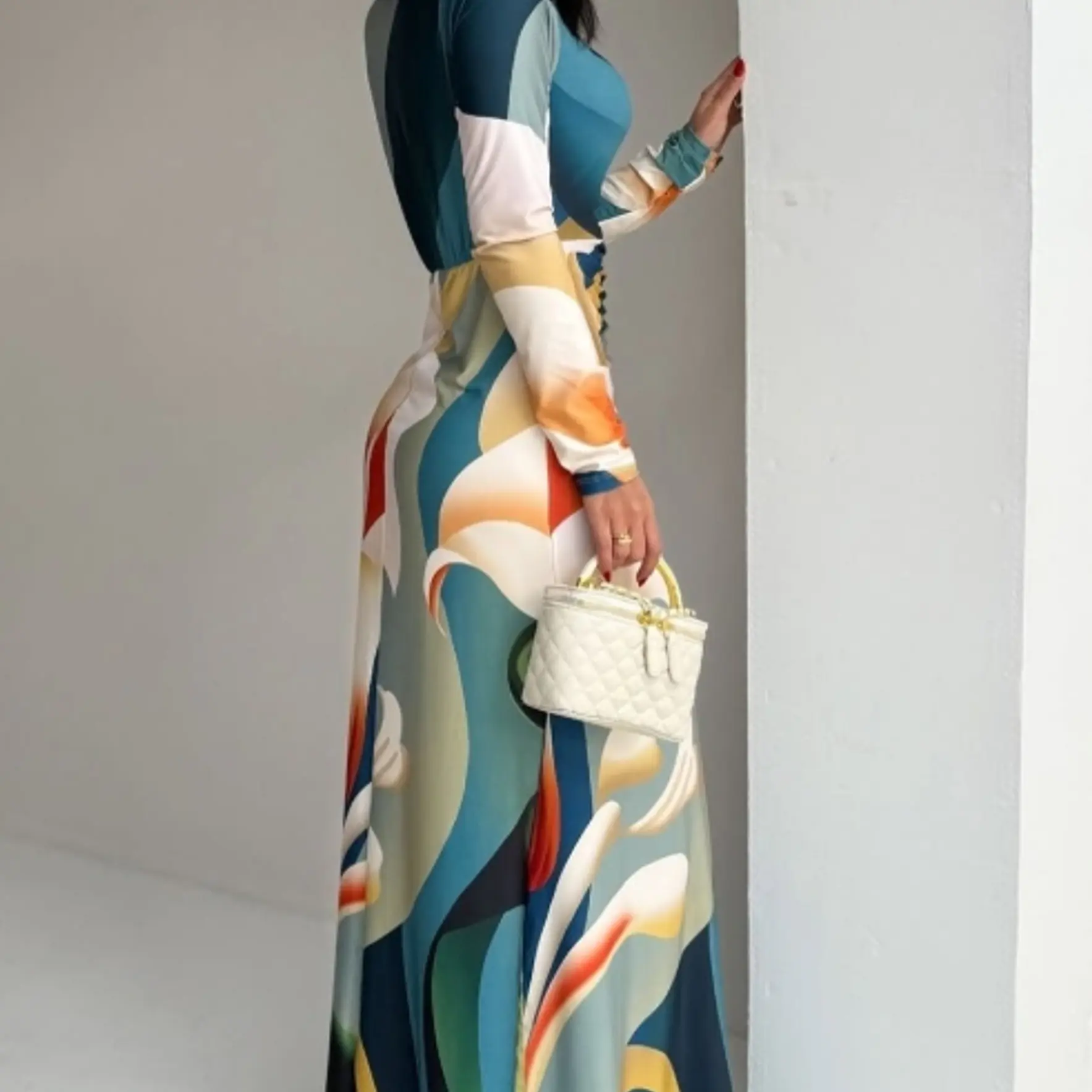Vestido Largo Ajustado con Estampado Floral Artístico y Drapeado 3