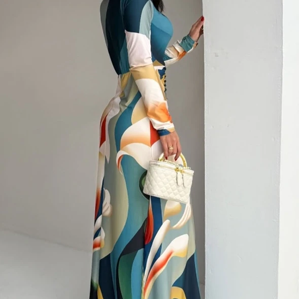 Vestido Largo Ajustado con Estampado Floral Artístico y Drapeado 3