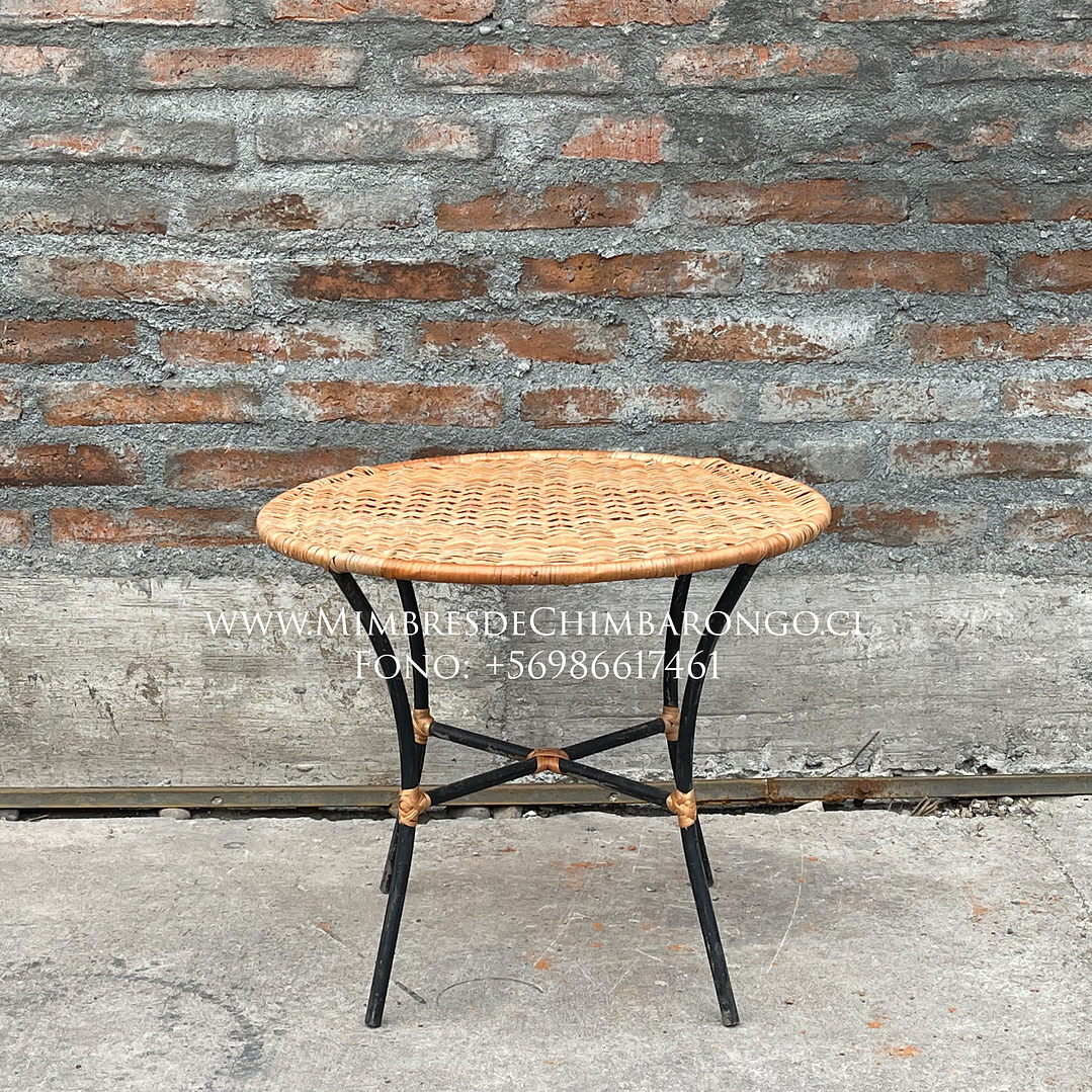Mesa de mimbre redonda 1
