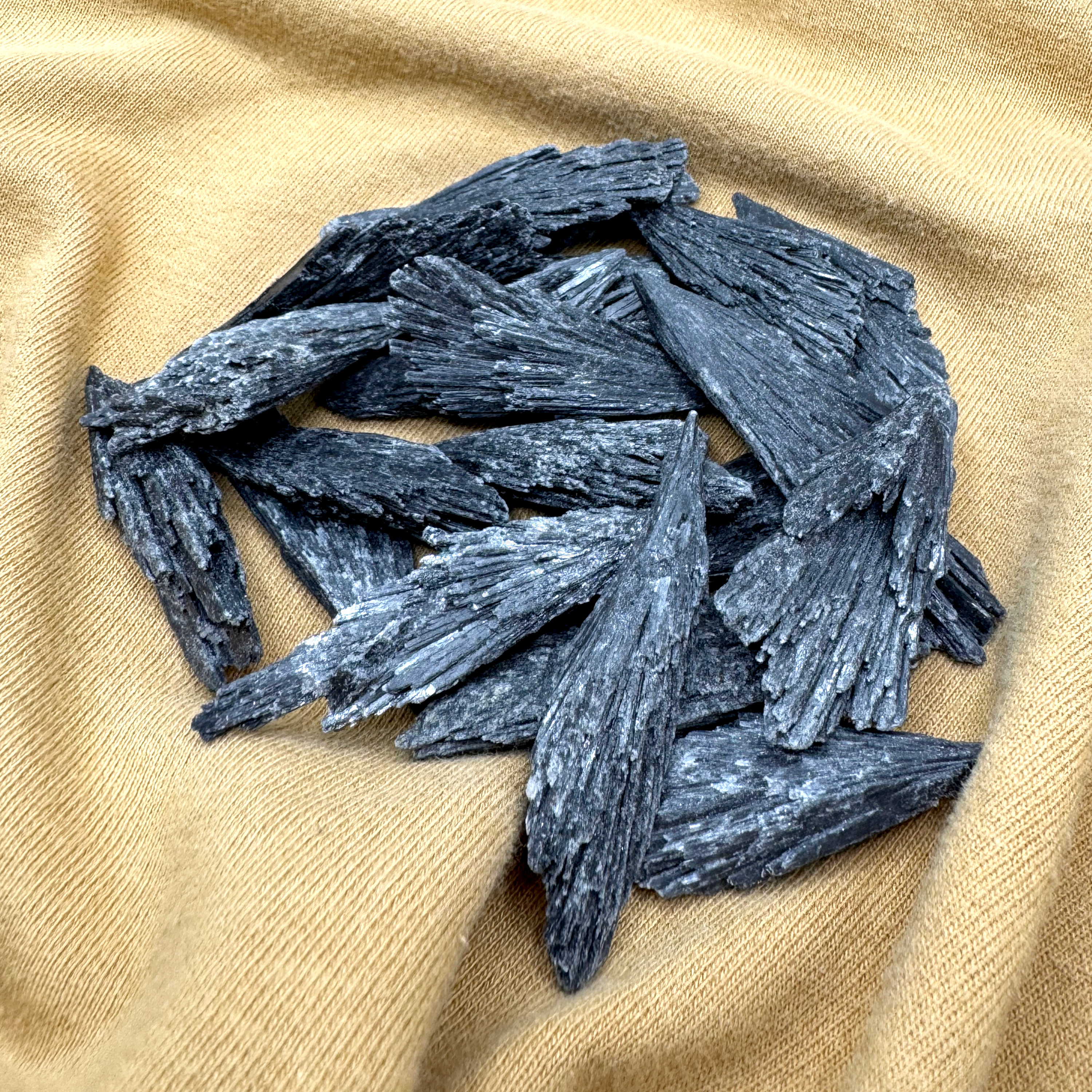 Piedra Cianita Negra Escoba De Bruja 100 Gramos 1