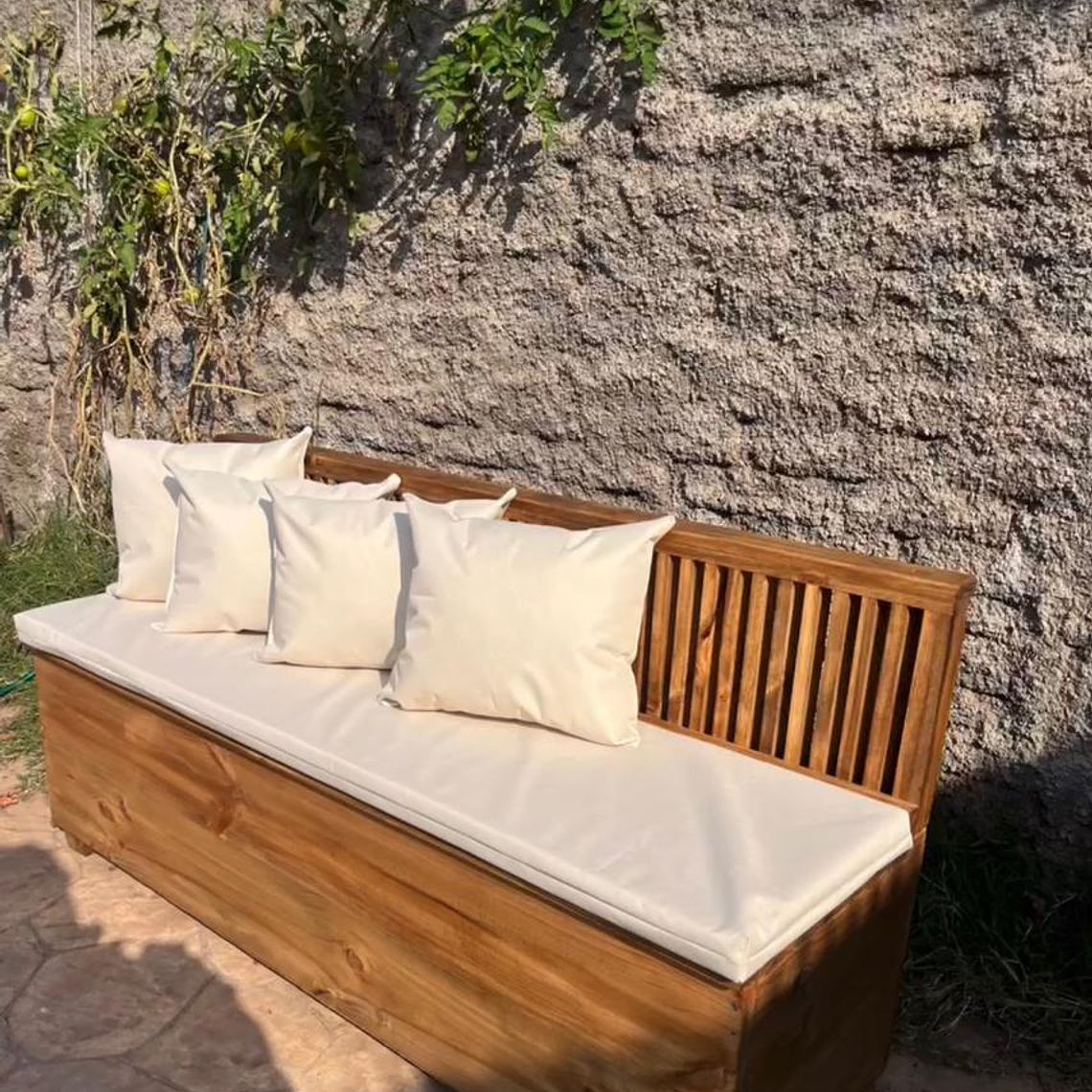 Sofá baúl respaldo ranurado más cojines  1