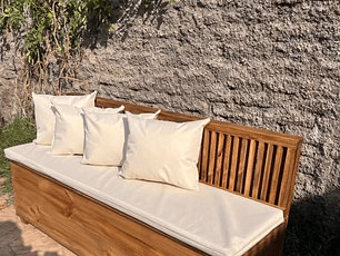 Sofá baúl respaldo ranurado más cojines 