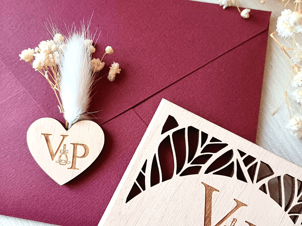 8 Ideias de Convites Originais para Casamento em Madeira, Acrílico e Cortiça