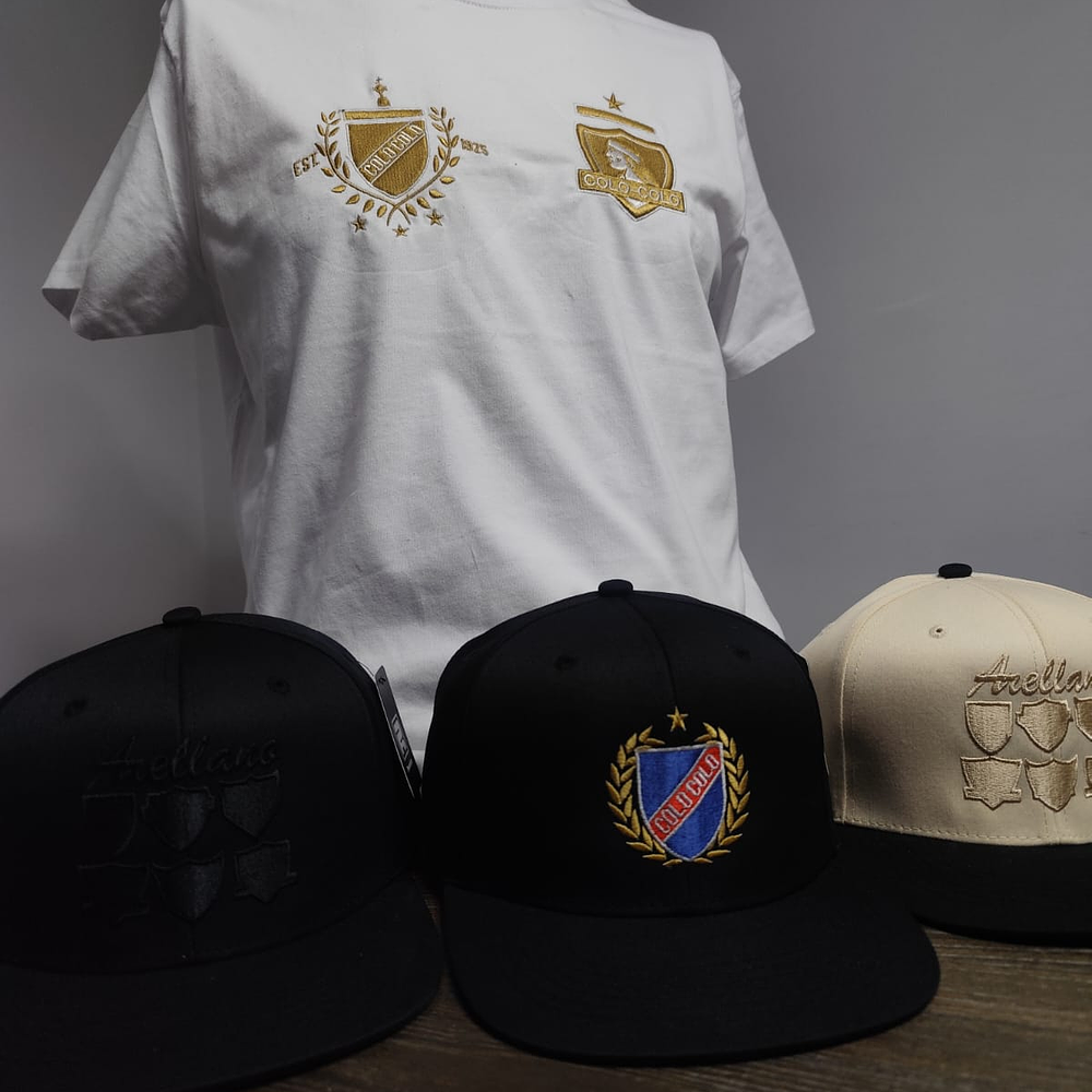 Oferta navideña 2 poleras + gorro 