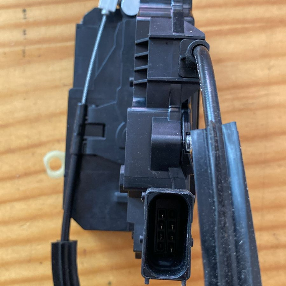 CHAPA PUERTA CHOFER  (SEGUN CHASIS O VIN)