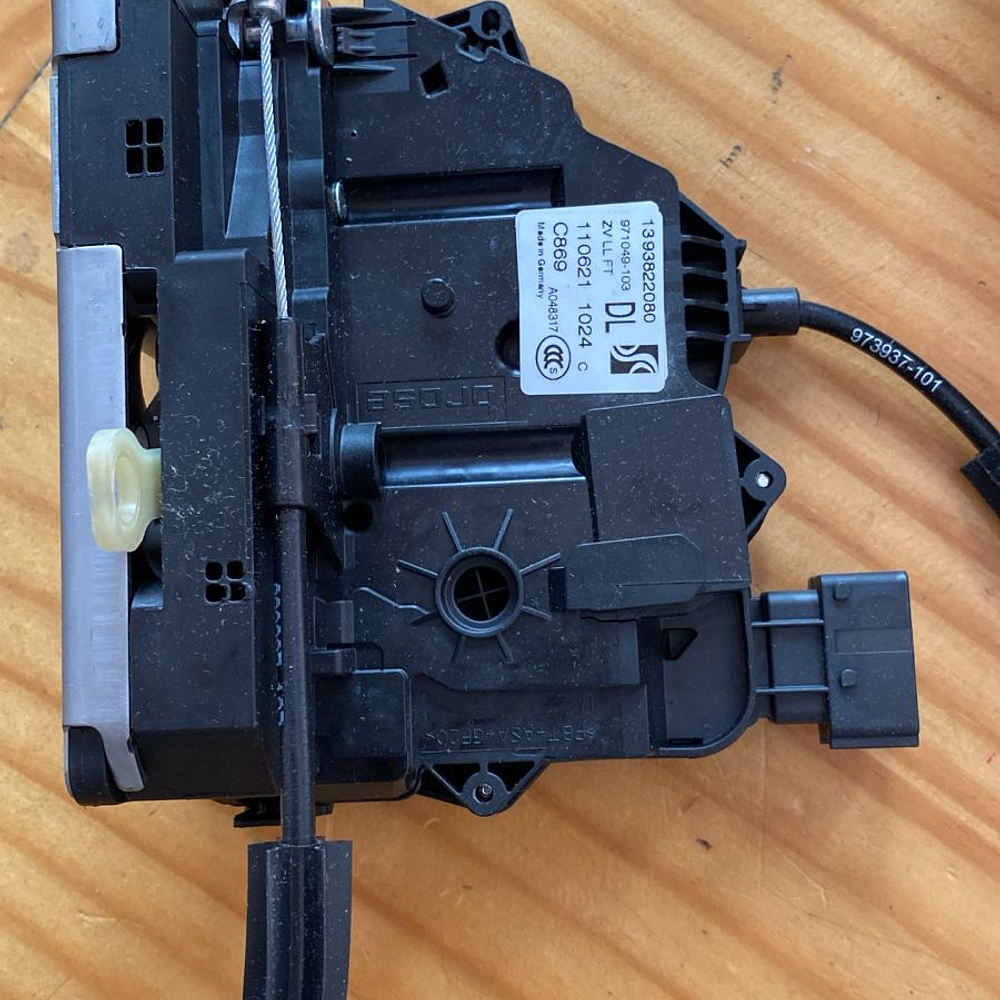 CHAPA PUERTA CHOFER  (SEGUN CHASIS O VIN)