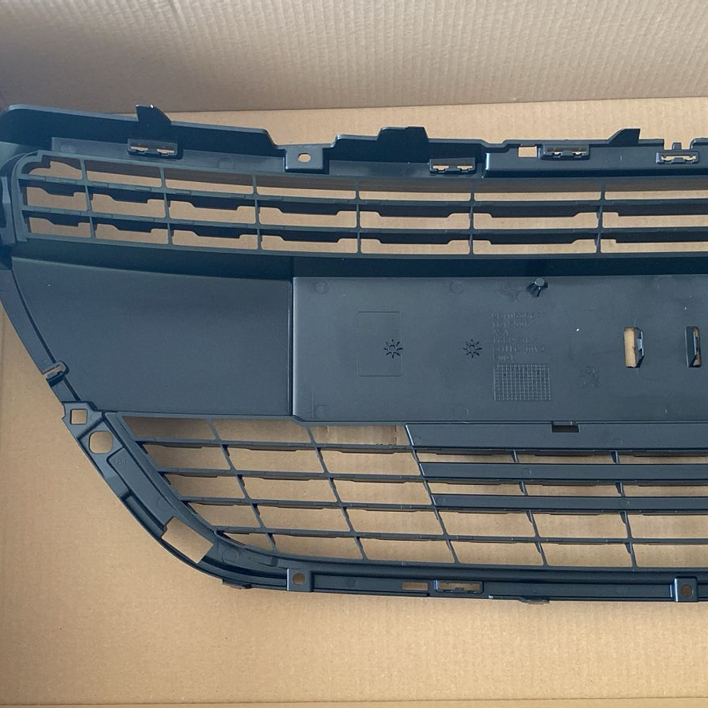 MASCARA PEUGEOT 208 ROJO