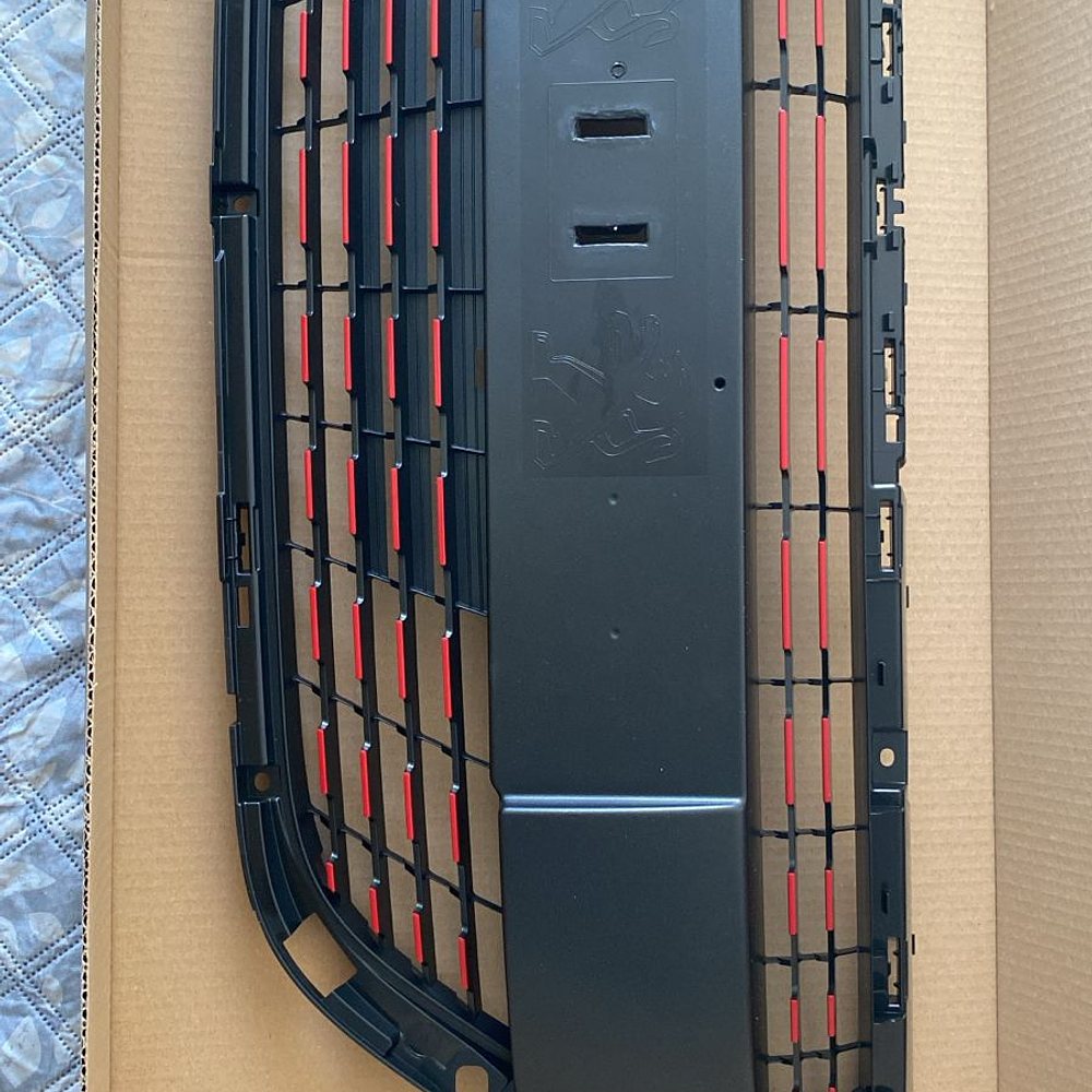 MASCARA PEUGEOT 208 ROJO