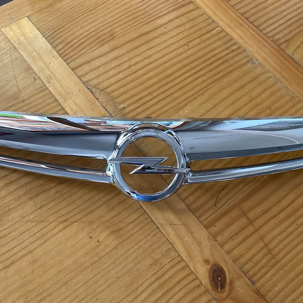 CROMADO MASCARA OPEL CORSA