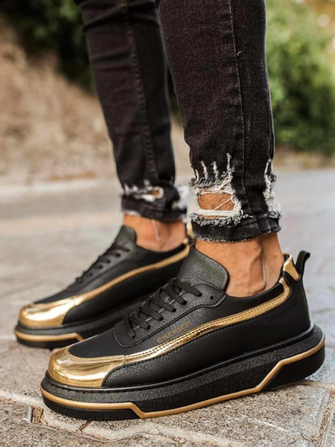 Sneakers Renaissance Black & Gold 2