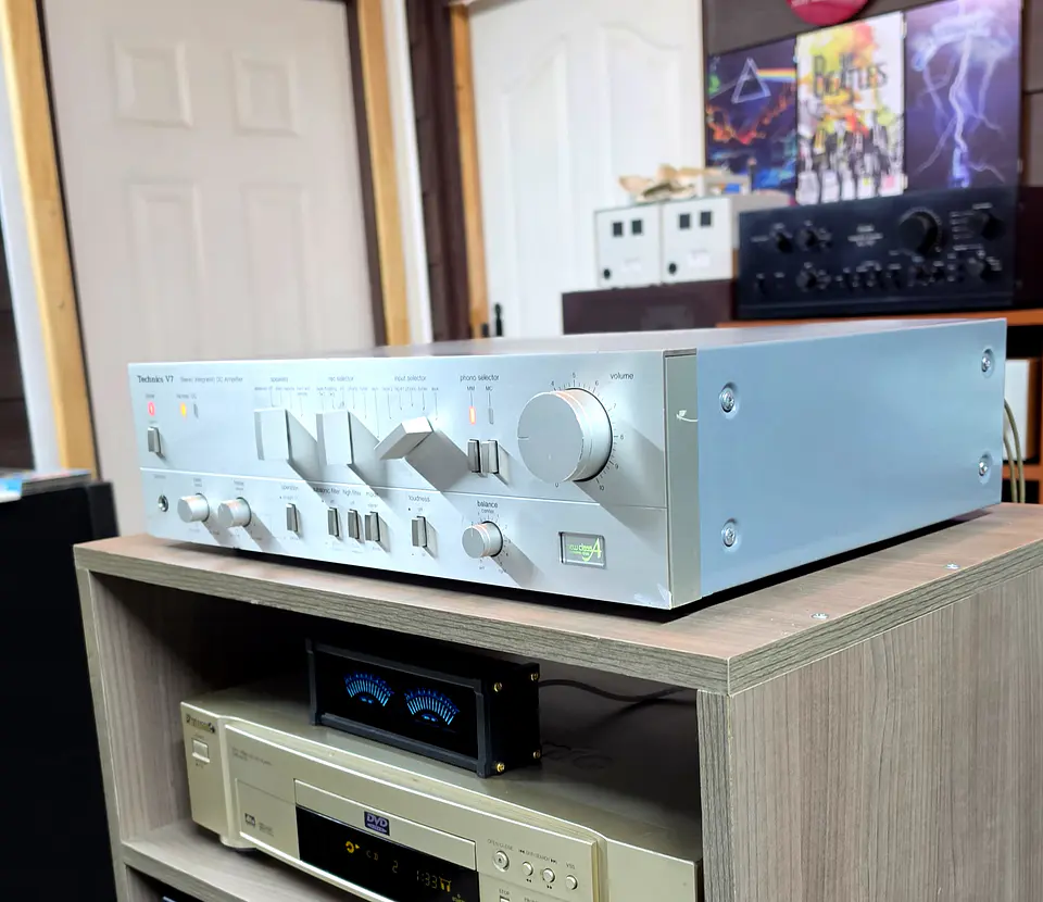 TECHNICS SU V7 4