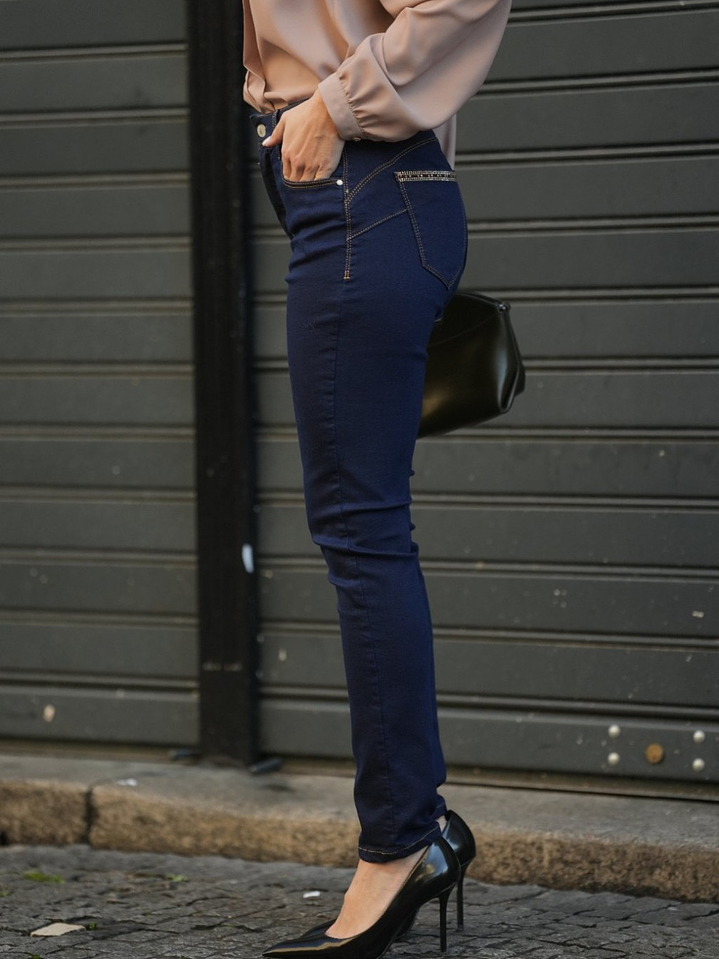 Calças Skinny aplicações nos bolsos 3