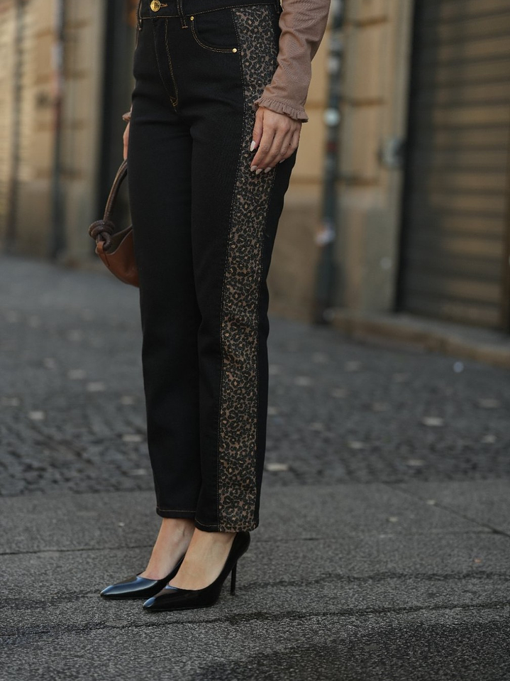 Calças com animal print na lateral 1