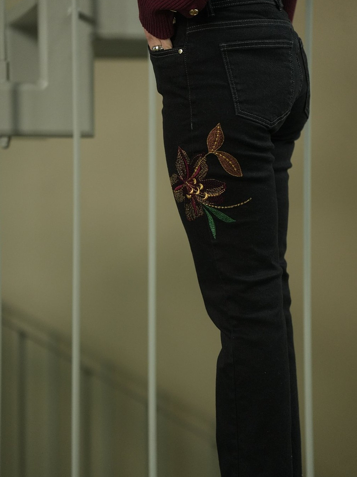 Calças com bordado 1