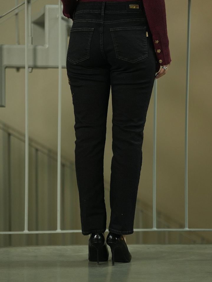 Calças com bordado 3