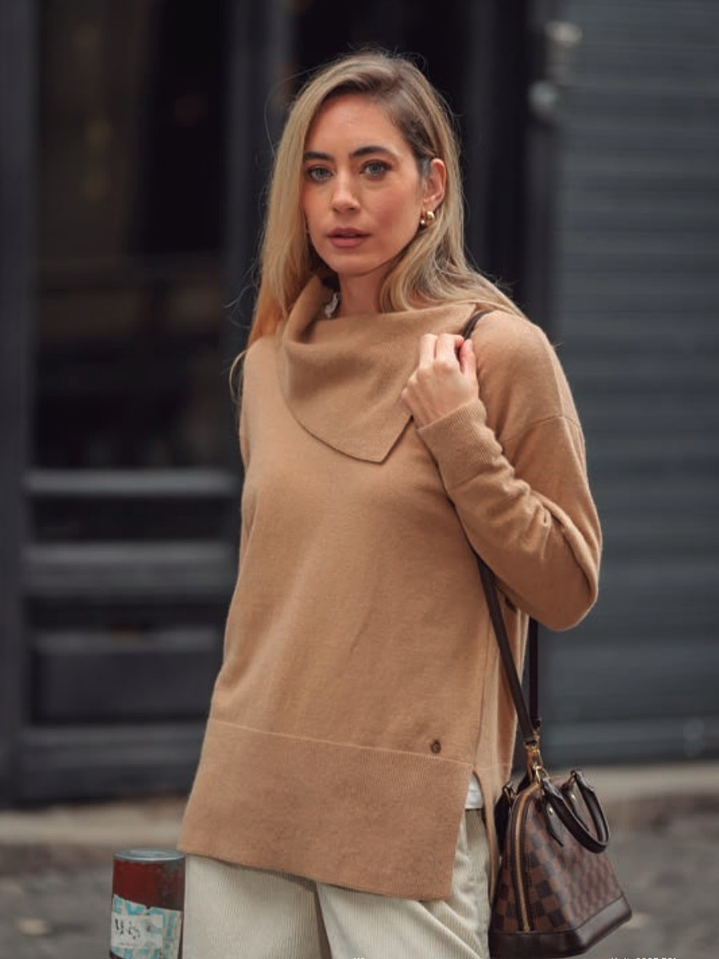 camisola camel com gola assimetrica 1