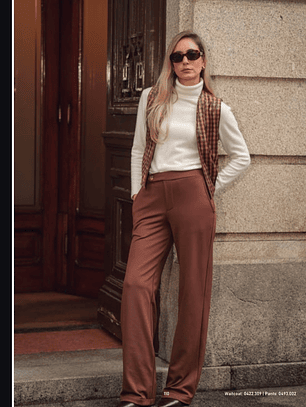 Calças em malha camel