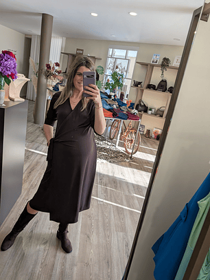 Vestido trespasse curto castanho chocolate