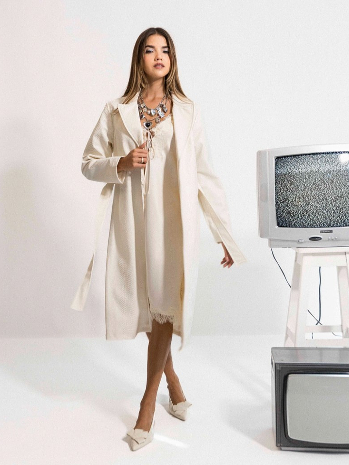 Trench coat em ecopele trabalhada 1