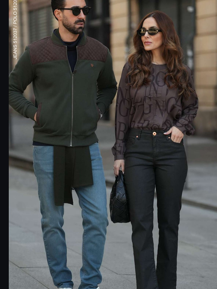 Blusa com logotipo 3